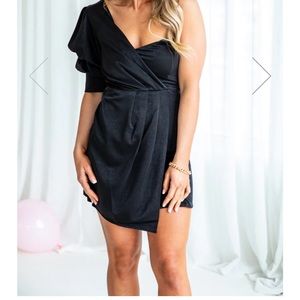 KEEP YOUR EYES ON ME BLACK SATIN ONE SHOULDER MINI DRESS - Pink Lilly
